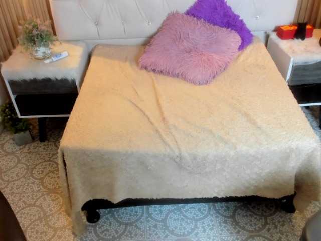 Arethaozz1's BongaCams show and profile