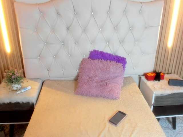 Arethaozz1's BongaCams show and profile