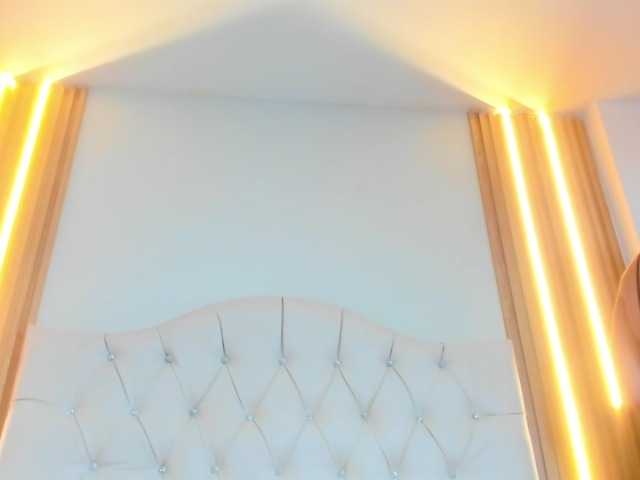 Arethaozz1's BongaCams show and profile