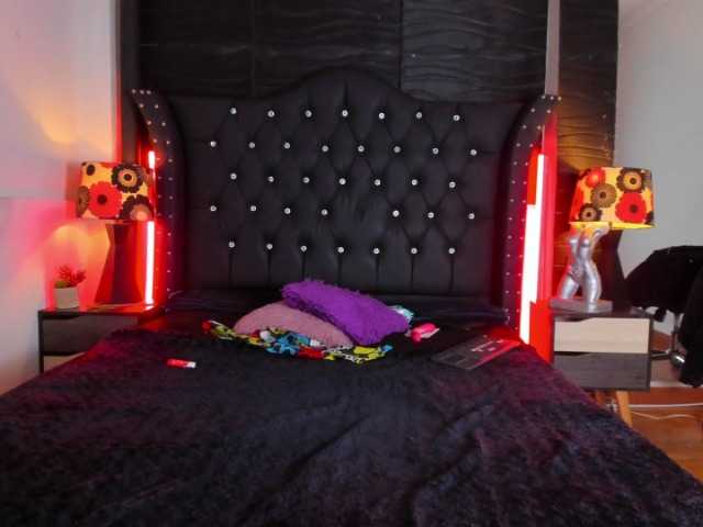 Arethaozz1's BongaCams show and profile