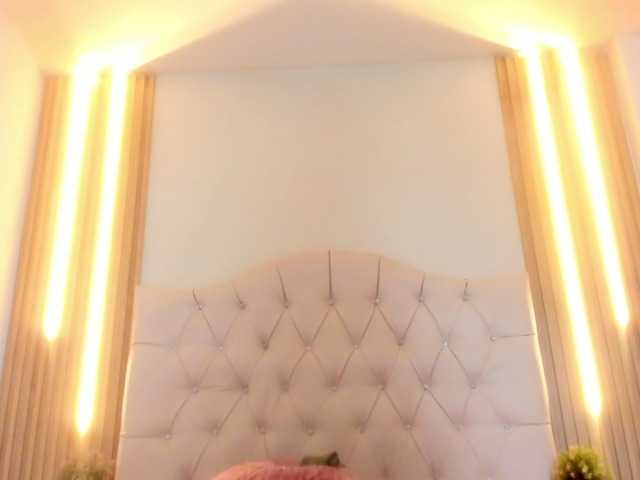 Arethaozz1's BongaCams show and profile