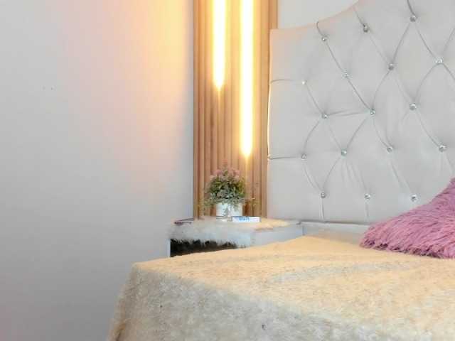 Arethaozz1's BongaCams show and profile