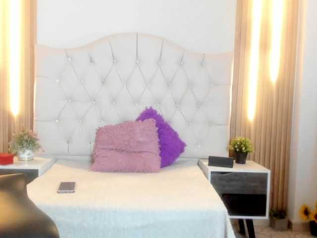 Arethaozz1's BongaCams show and profile