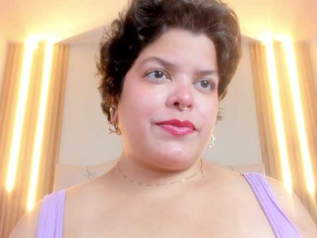 le modèle Arethaozz1 est en webcam porno dans un show sur le site bongacams, il possède les tags suivants: Latino/Hispanic,Brunette,Trimmed