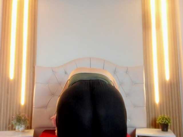 Arethaozz1 live cam profile