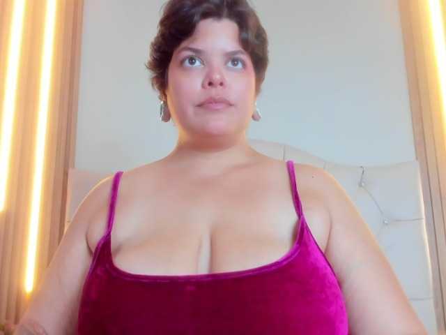 Arethaozz1's BongaCams show and profile