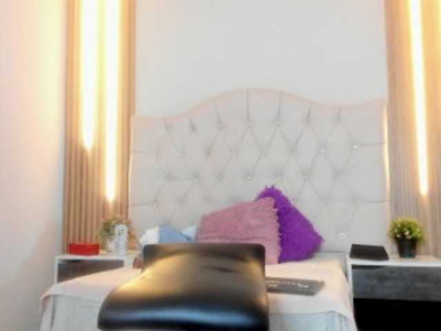 Arethaozz1's BongaCams show and profile