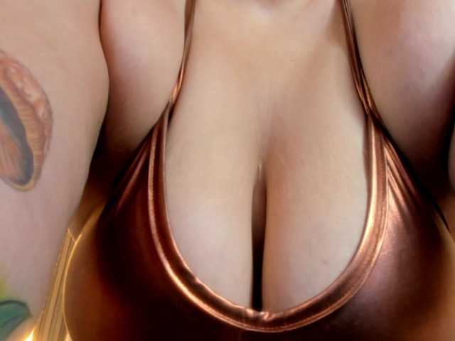 Arethaozz1's BongaCams show and profile