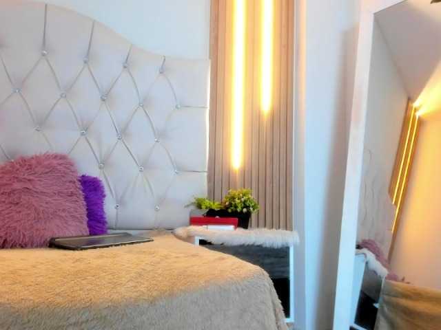 Arethaozz1's BongaCams show and profile