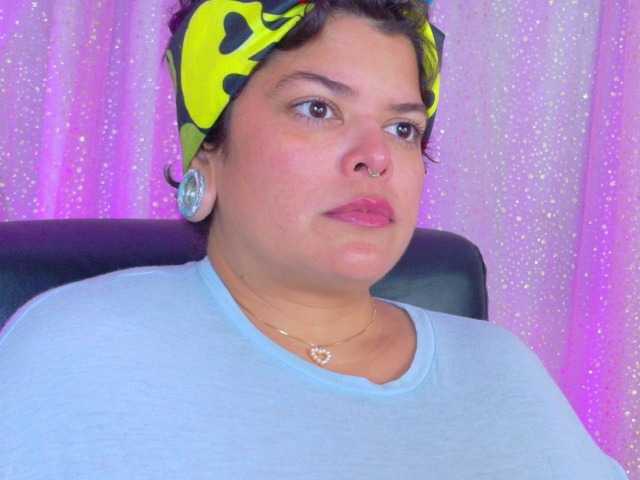 Arethaozz1's BongaCams show and profile