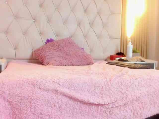 Arethaozz1 Live Webcam on BongaCams