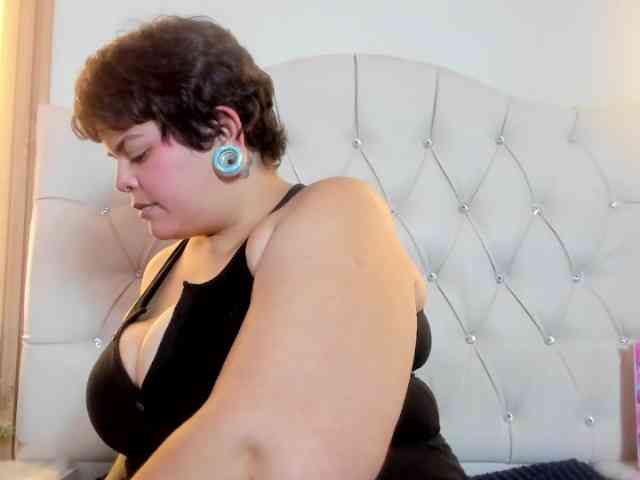 Arethaozz1 Live Webcam on BongaCams