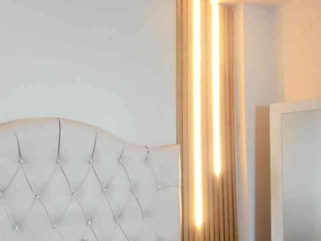 Arethaozz1 Live Webcam on BongaCams