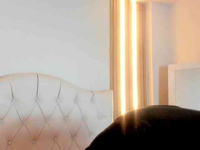 Arethaozz1 Live Webcam on BongaCams