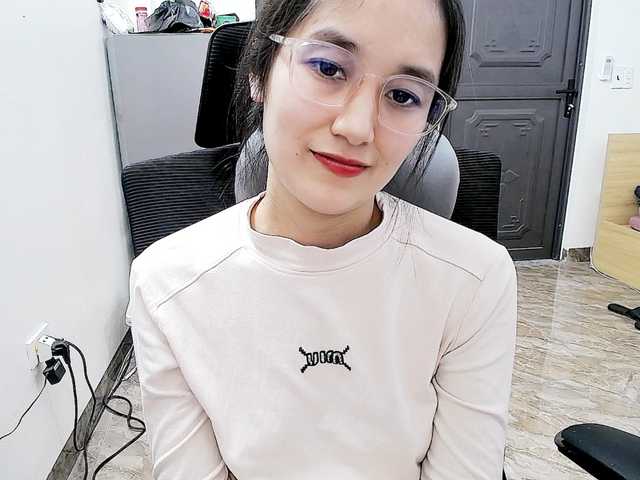 Hana099's BongaCams show and profile