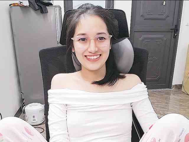 Bella099 webcam