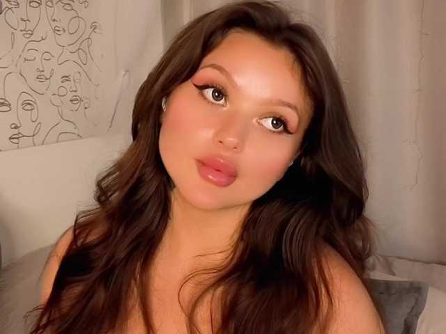 Discover charming-peach from BongaCams