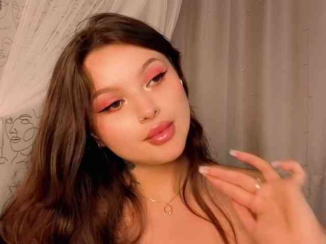 charming-peach webcam