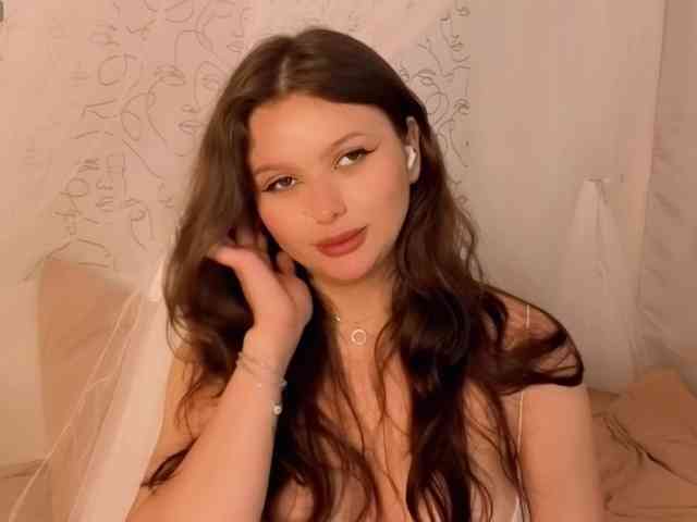 charming-peach webcam