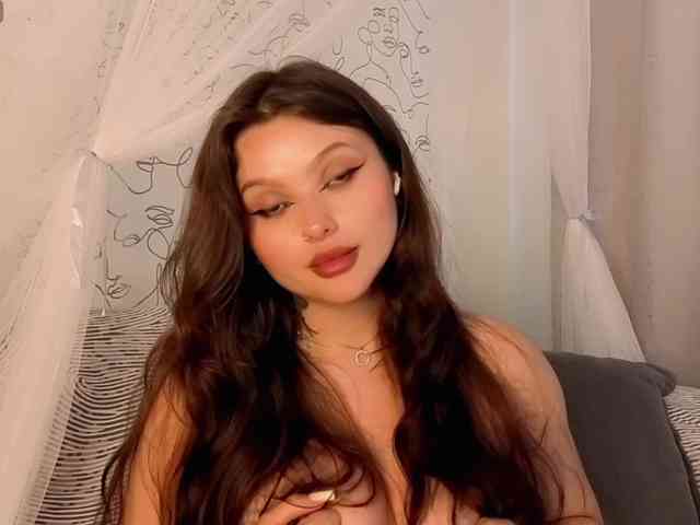 charming-peach webcam