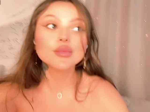 charming-peach webcam