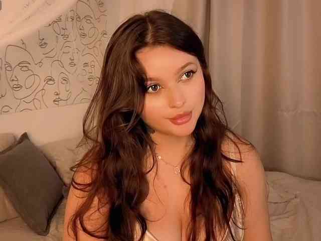 charming-peach webcam