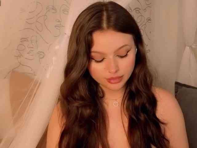 charming-peach webcam