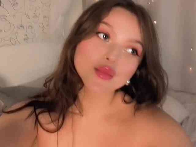 charming-peach webcam