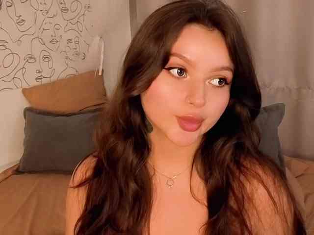 charming-peach webcam