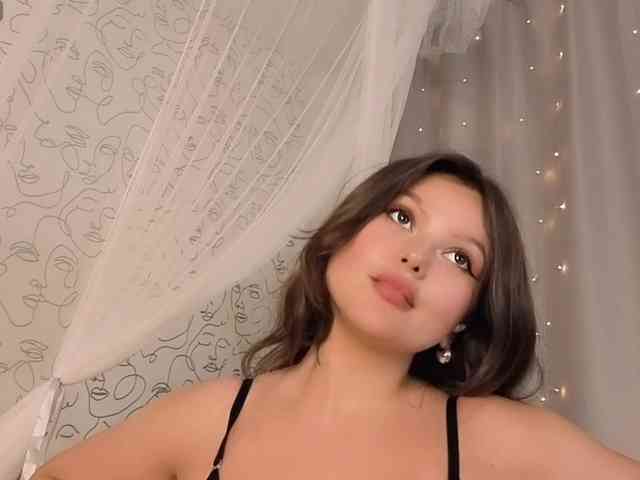 charming-peach webcam