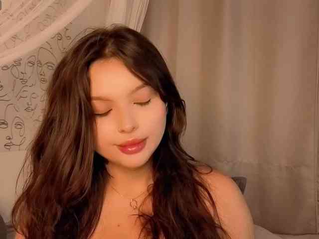charming-peach webcam