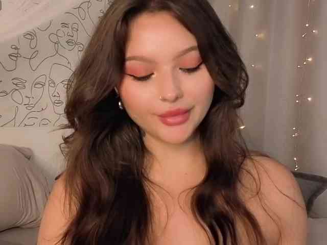 charming-peach webcam