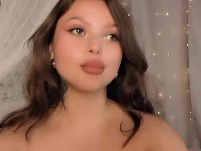 charming-peach webcam
