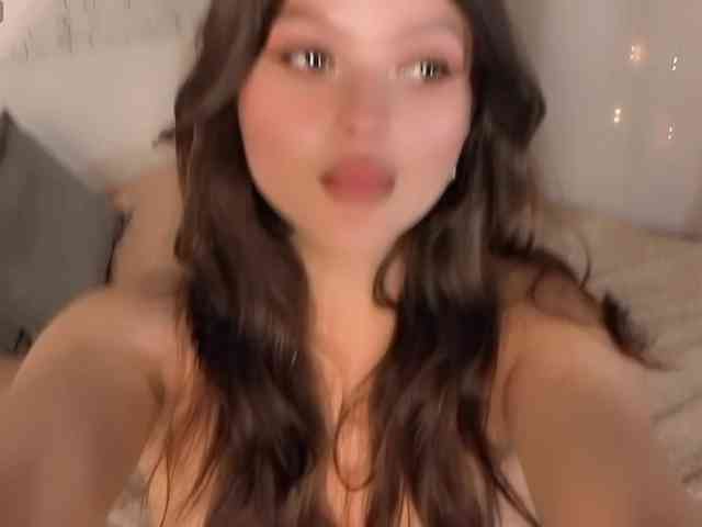charming-peach webcam