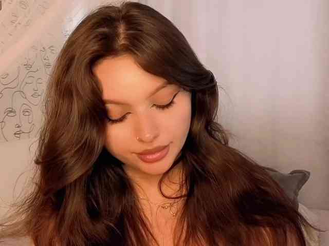 charming-peach webcam