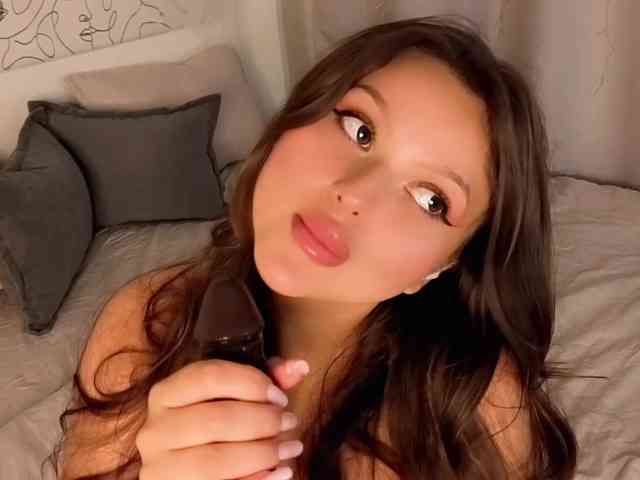 charming-peach webcam