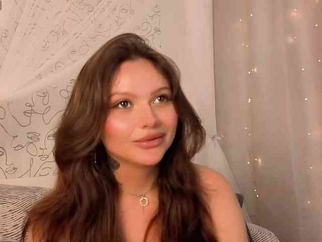 charming-peach webcam