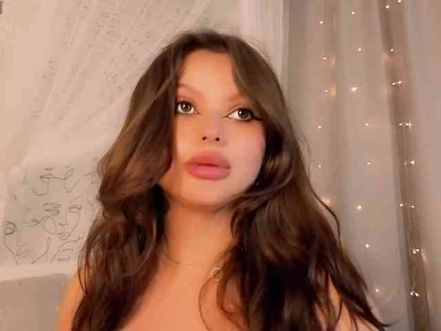 charming-peach webcam