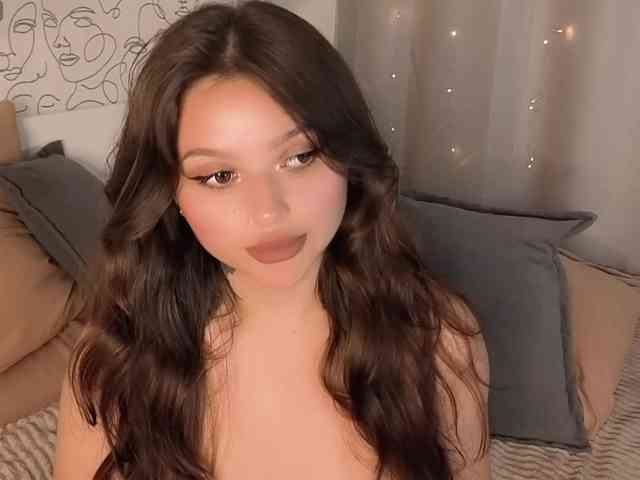 charming-peach webcam