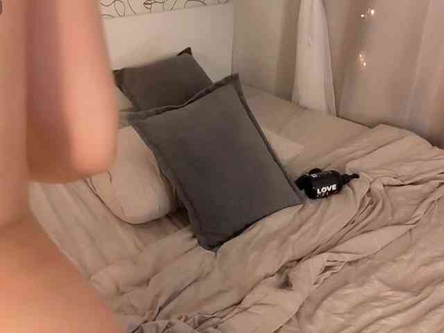 charming-peach webcam