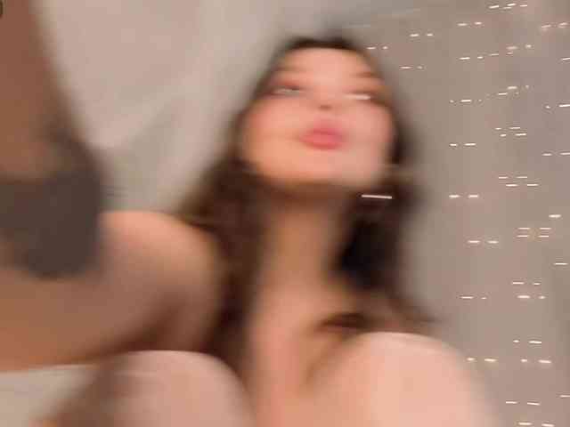 charming-peach webcam