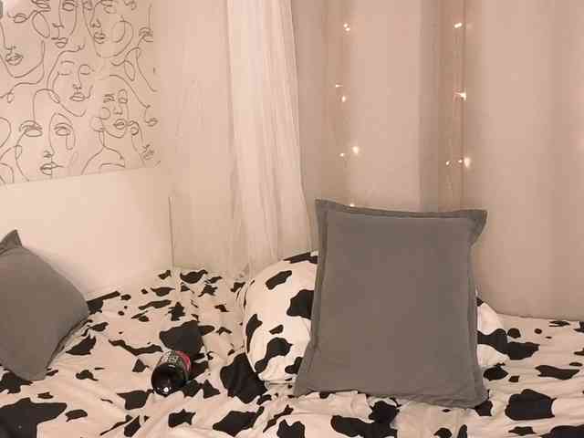 charming-peach webcam