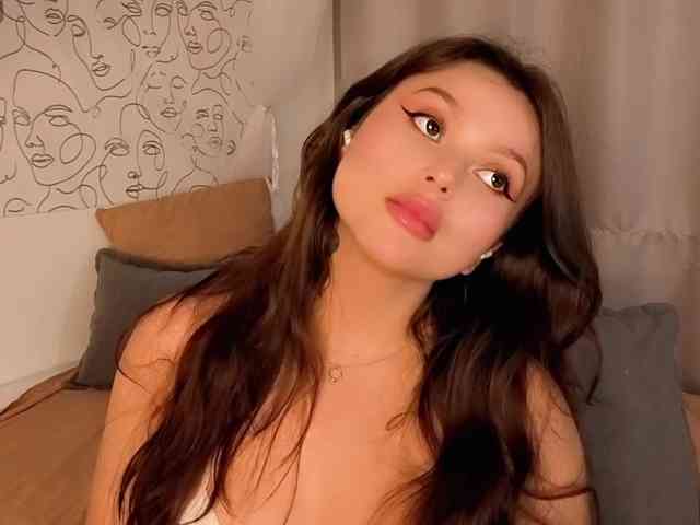 charming-peach webcam