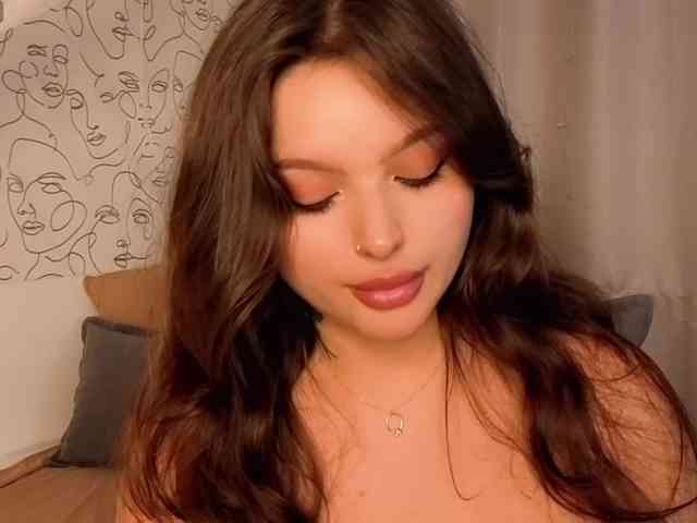 charming-peach webcam