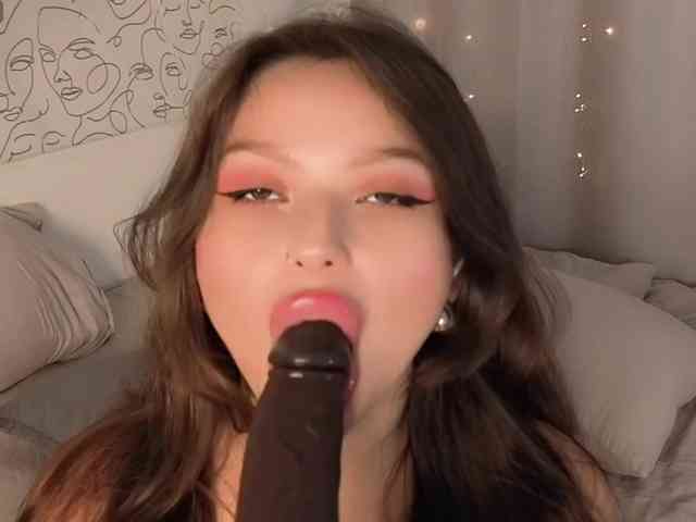 charming-peach webcam
