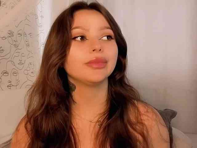 charming-peach webcam