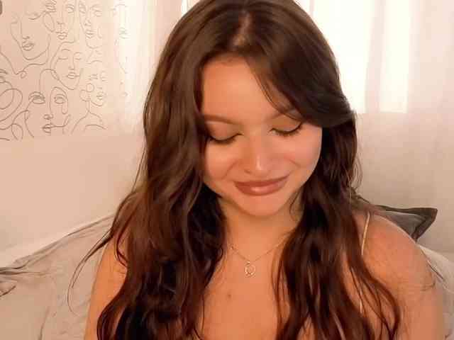 charming-peach webcam