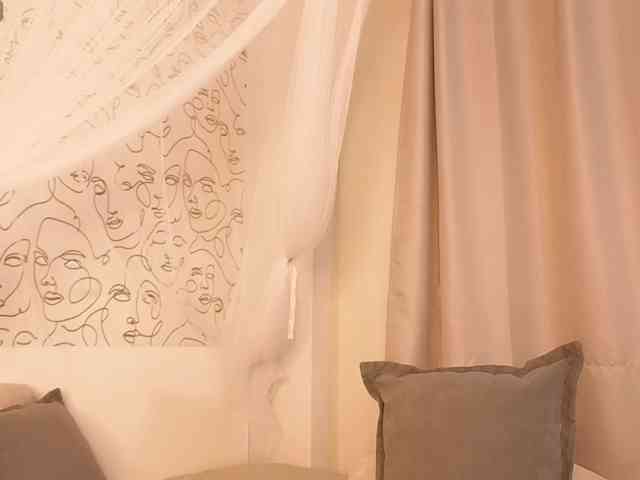 charming-peach webcam