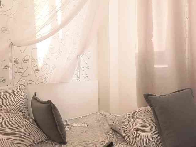 charming-peach webcam