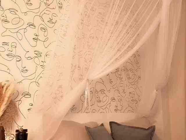 charming-peach webcam